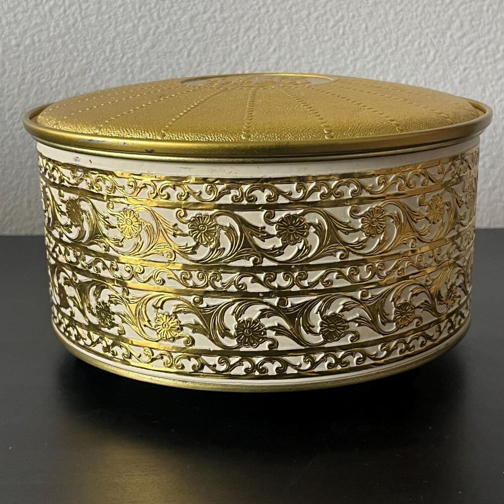 Guildcraft Footed Round Biscuit Tin // Cream & Gold // 3 Wood Feet 8" Diameter